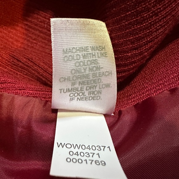 J. Jill Burgundy Red Zip Front Heavy Quilted Puffer Vest Button Pockets Medium - Picture 16 of 16